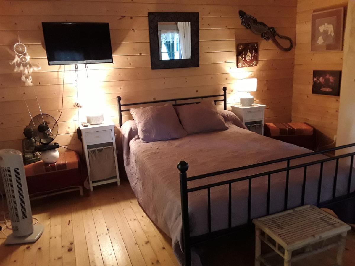 Le Chalet De La Grenouille Verte Tursac 외부 사진
